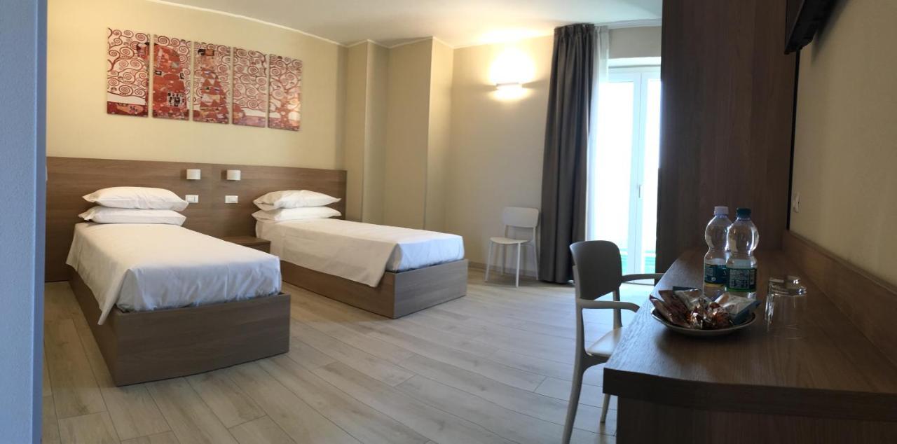 Terrazza Rooms Castrezatto Luaran gambar