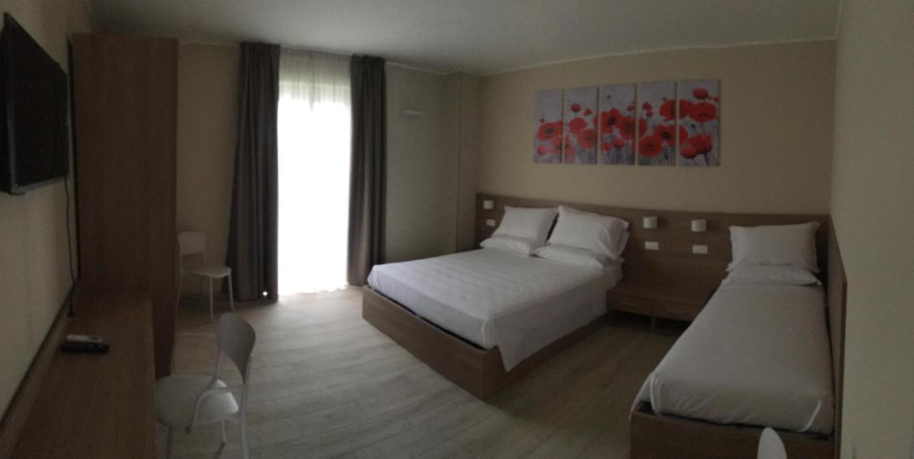 Terrazza Rooms Castrezatto Luaran gambar